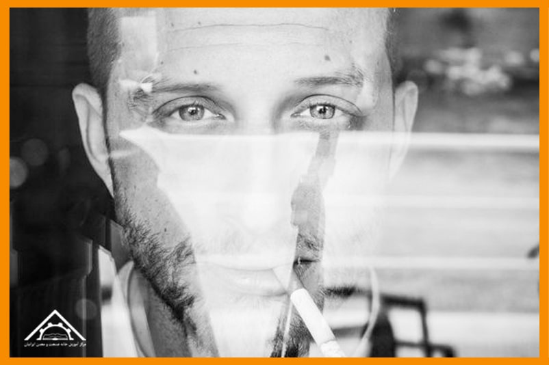 عکس پرتره از پشت شیشه